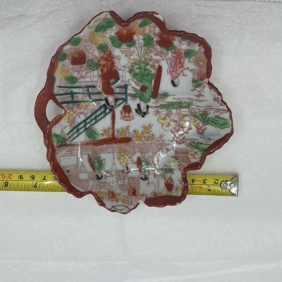 Antique Japanese Porcelain Bowl w/ Geisha Girls & Floral Decoration Scalloped - Picture 3 of 3